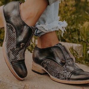 Lightly worn Freebird Mabel in Black Multi Size 9